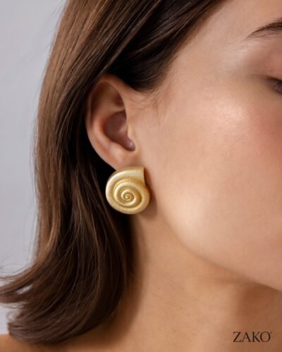 Lumi Conch Earrings