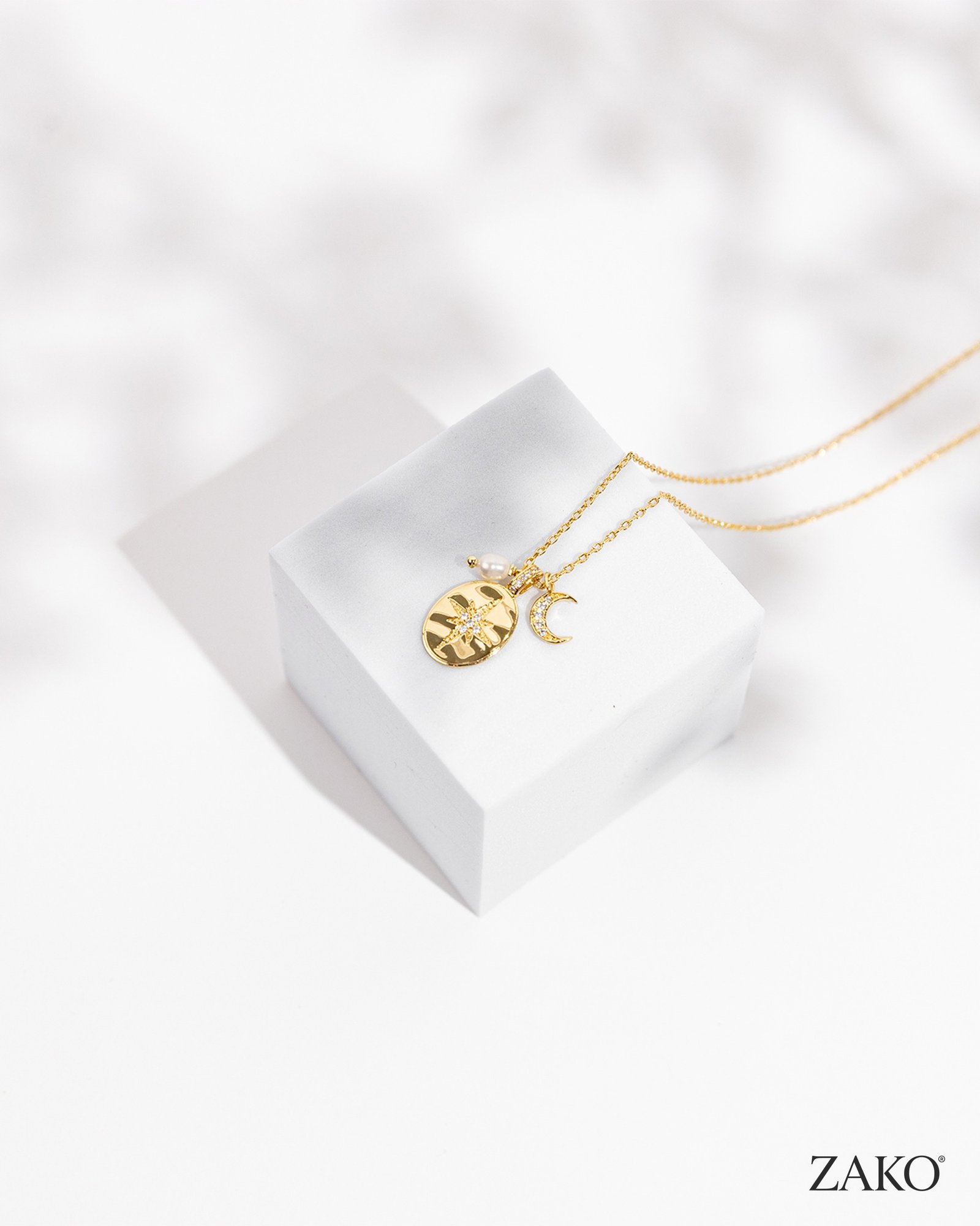Dalia Cluster Necklace - Image 9