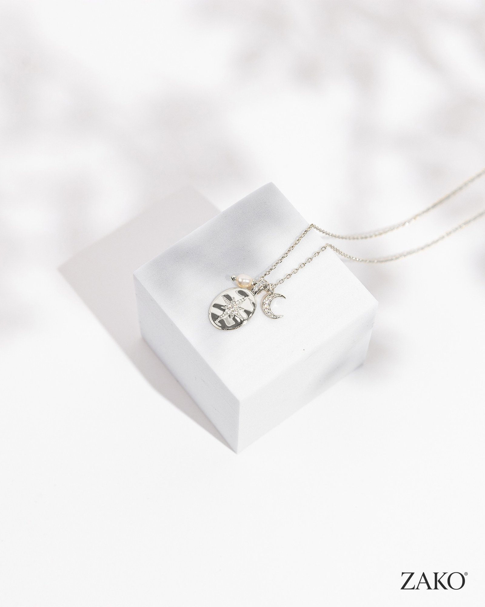 Dalia Cluster Necklace - Image 12