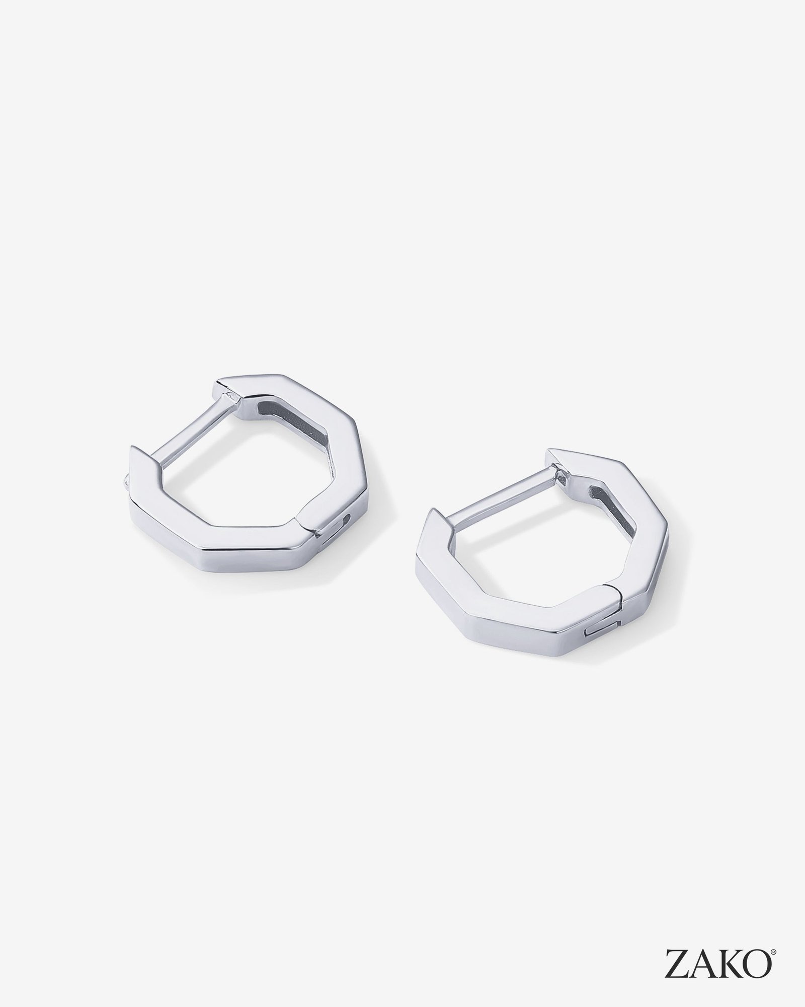 Geometryczne kolczyki huggie Wilda - obrazek 4