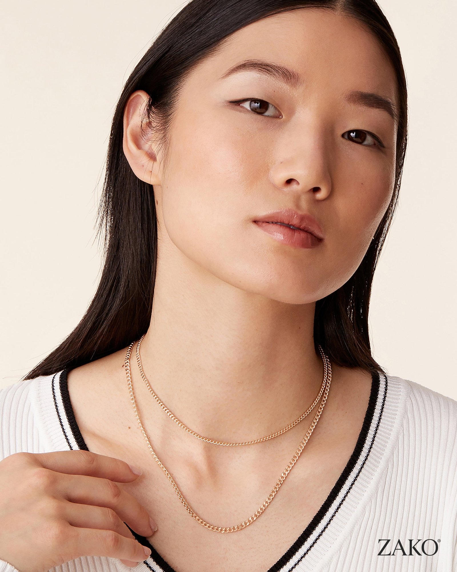 Mira Curb Chain Necklace - Image 7