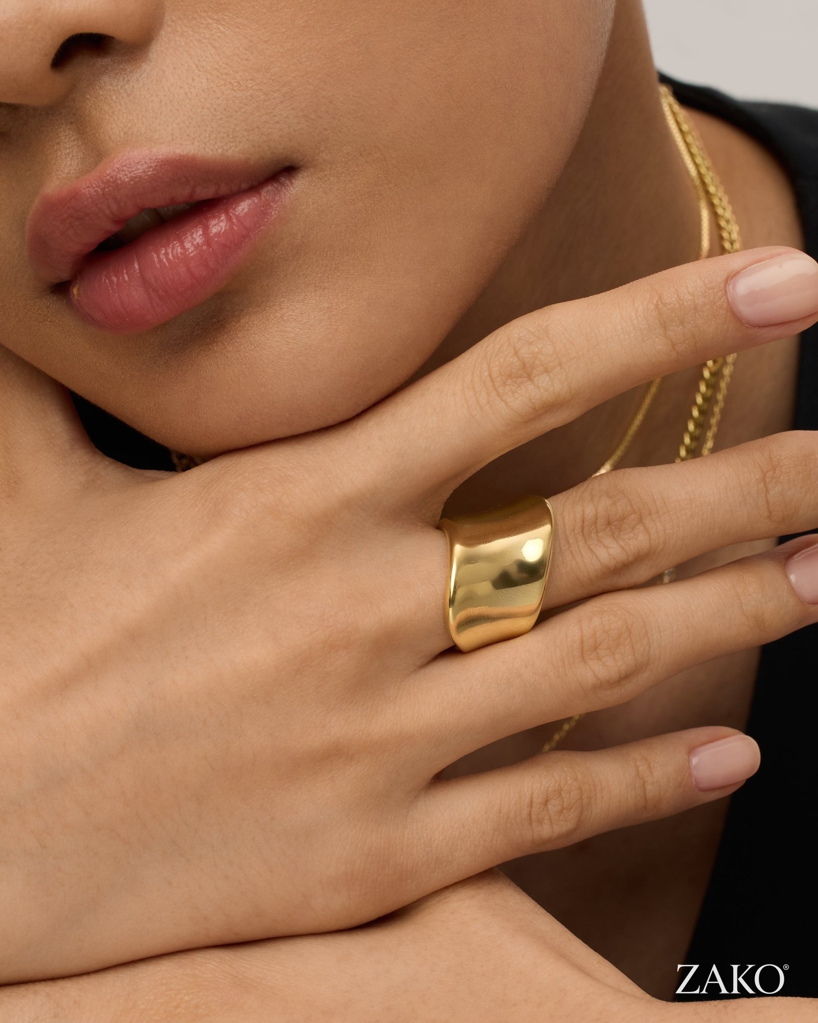 Vera Wide Ring - Image 4