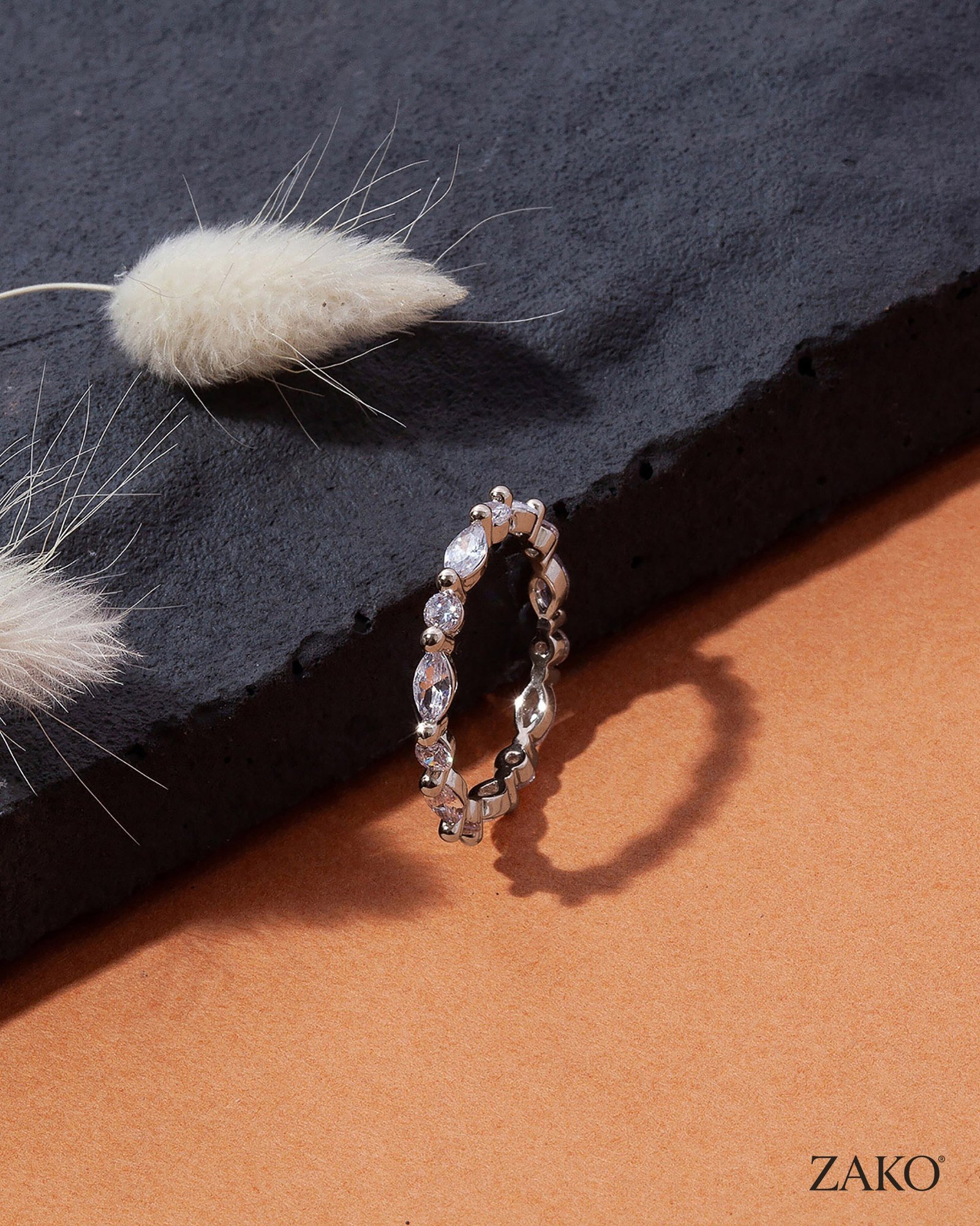 Elio Eternity Ring - Image 9