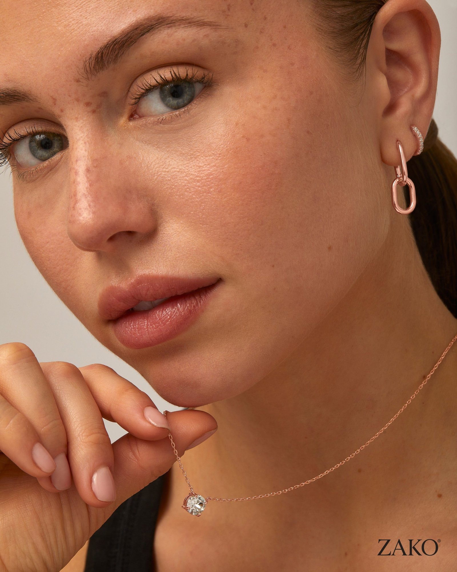 Faye Solitaire Pendant - Image 13