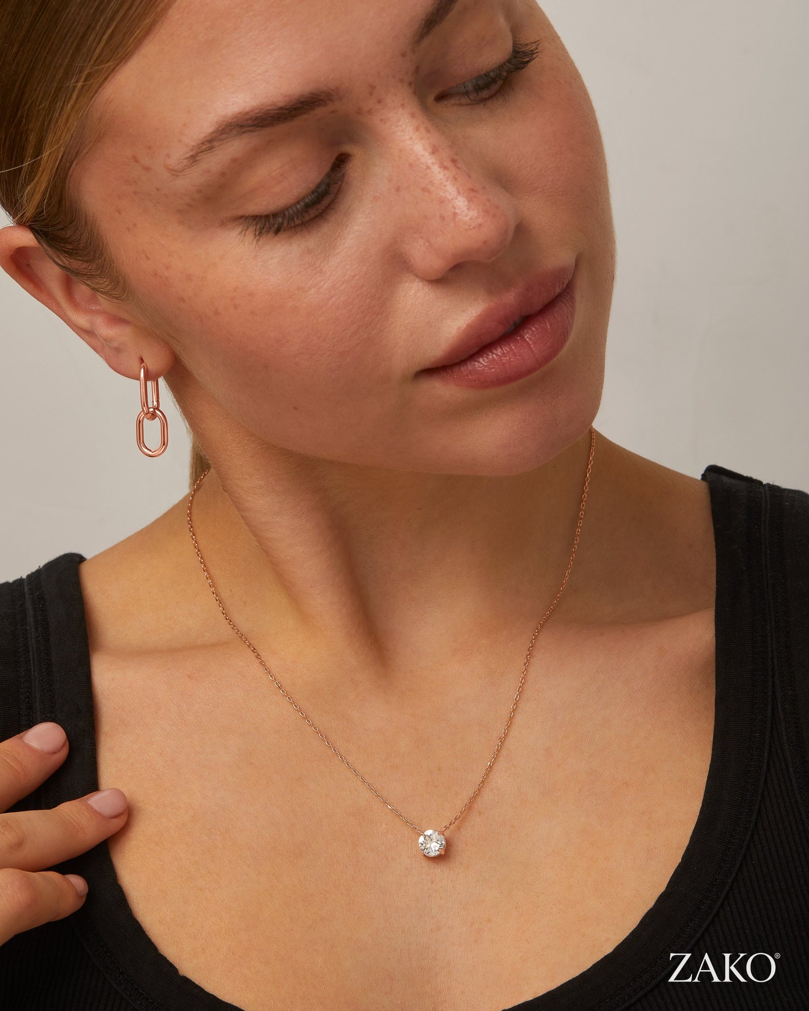 Faye Solitaire Pendant - Image 14