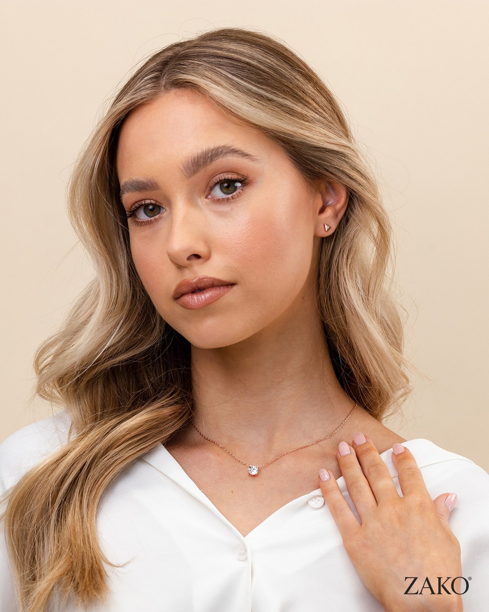 Faye Solitaire Pendant - Image 10