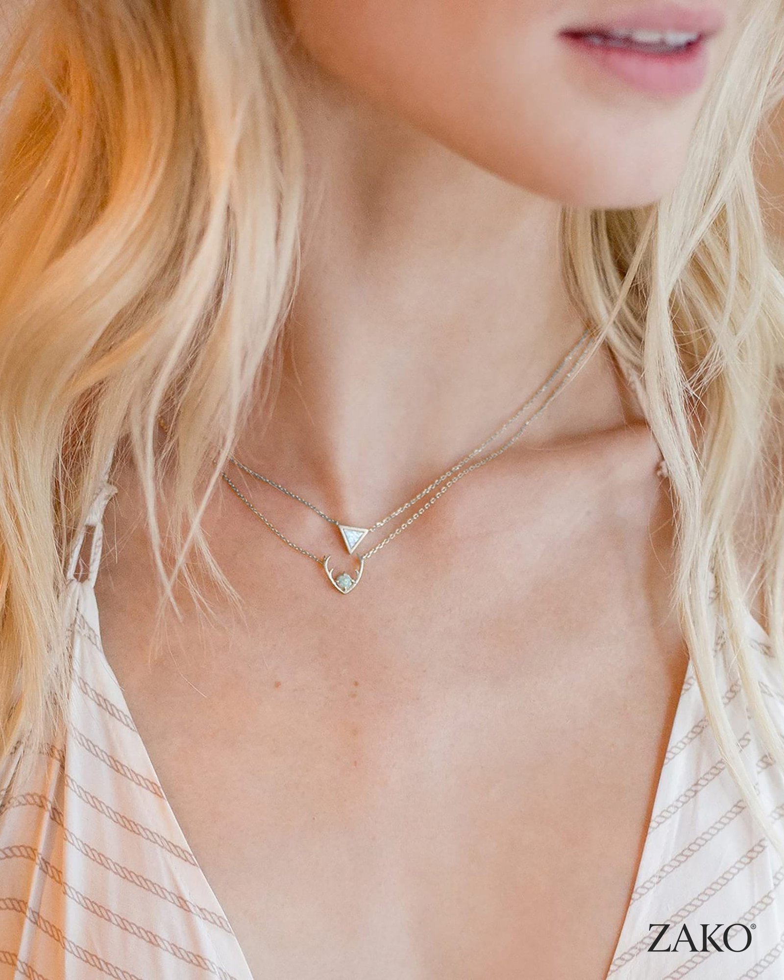 Violette Trinity Necklace - Image 9